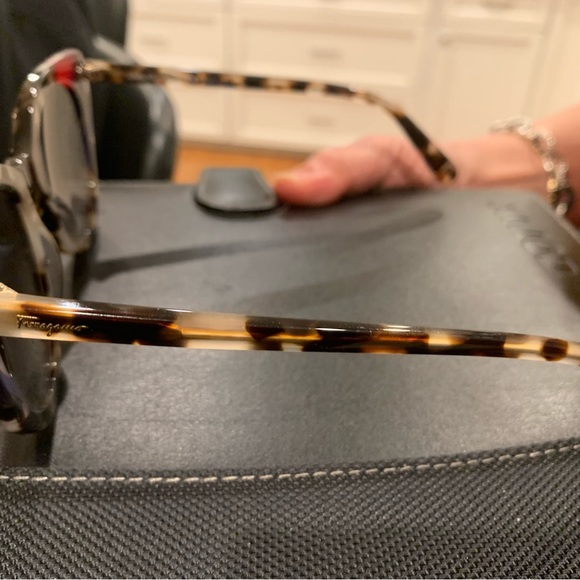 Salvatore Ferragamo sunglasses and case - no scratches and worn under 5 times - Picture 5 of 6